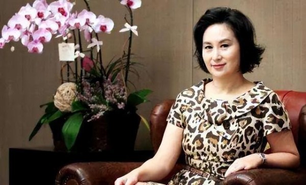 何超琼能平衡家族关系，董明珠却与家人决裂，被指格局不如何超琼