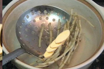 鱼腥草加姜片煮水的功效与作用、禁忌和食用方法