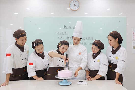 西点蛋糕面包师工资一般一个月多少钱