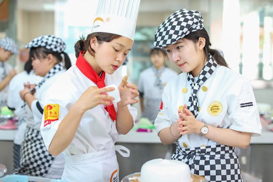 西点蛋糕面包师工资一般一个月多少钱