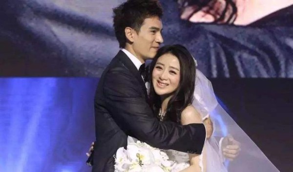 娱乐圈最恩爱的夫妻！曾经靠卖包卖表生存，如今直接翻身成明星！
