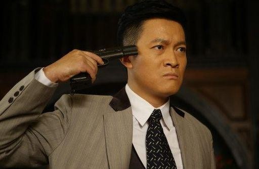 他专拍抗日剧，出道多年有哥哥保驾护航，意外烧伤妻子不离不弃