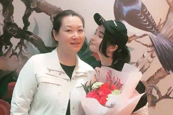 刘大美大闹机场事件 威胁警察打机场工作人员