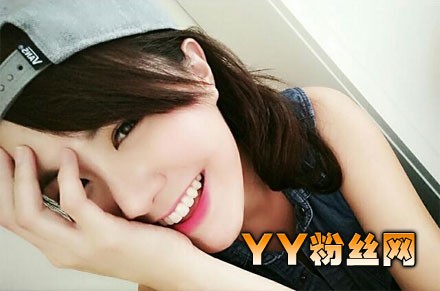 刘佩玥波罩图片性感紧身裤图 刘佩玥男友是谁身高三围整容丑