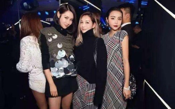 李雨桐微博晒照遭黄晓明嫌弃: 请马上删除, 网友: 干得好