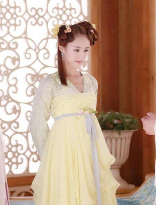 被吴磊私下喊小仙女，与她合作朱一龙会害羞，今30岁却美成少女