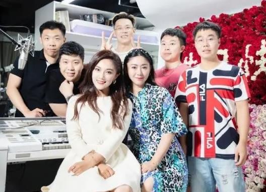 玖月奇迹王小玮婚变怎么回事 王 小玮和王小海是不是分手了.jpg