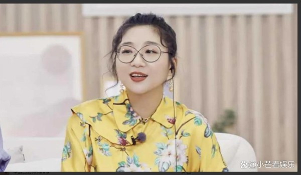 老刘与傅首尔离婚后，和张硕晒同居生活！网友争议纷纷！