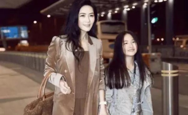 隐退女星田海蓉带女儿回归，父亲身份成谜，母爱故事引发热议！