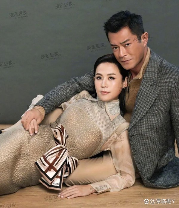 也难怪粉丝们总说他俩是情侣，看他...@漂临栀Y的动态