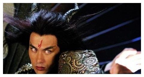 他曾是模特冠军，28岁搭档胡歌走红，如今37岁快被人遗忘