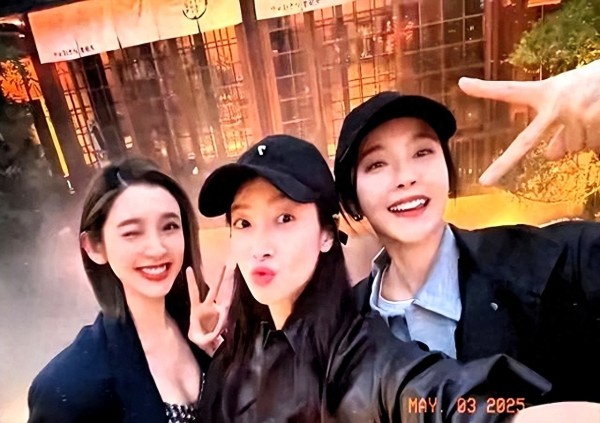 从泡面姐妹到铁三角！这三位女星十年友谊如何成娱乐圈清流