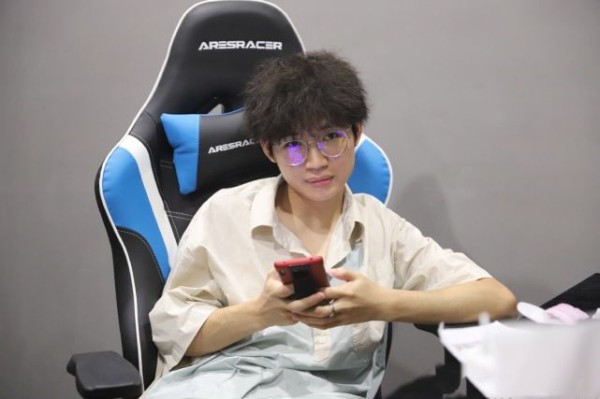 DYG谁才是队伍毒瘤？久诚跟林教练吵架表现依旧亮眼，只有他还是“易蒸”