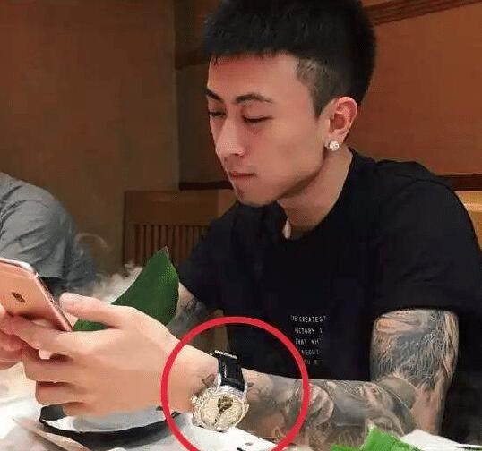 秦奋是什么来头 神秘的富豪背景与低调的生活