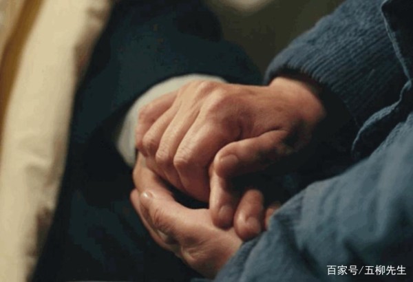 破防了！《人世间》周炳琨父母先后下线，全家福成为永远的意难平