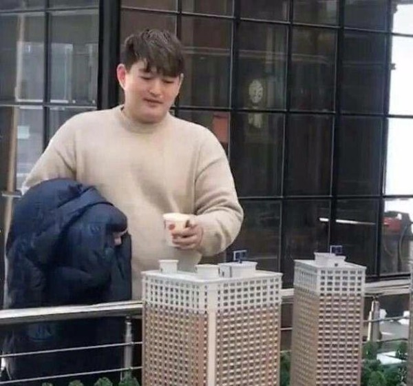 最省心的星二代，父亲是巨星他却为人低调，被偶遇也态度亲和
