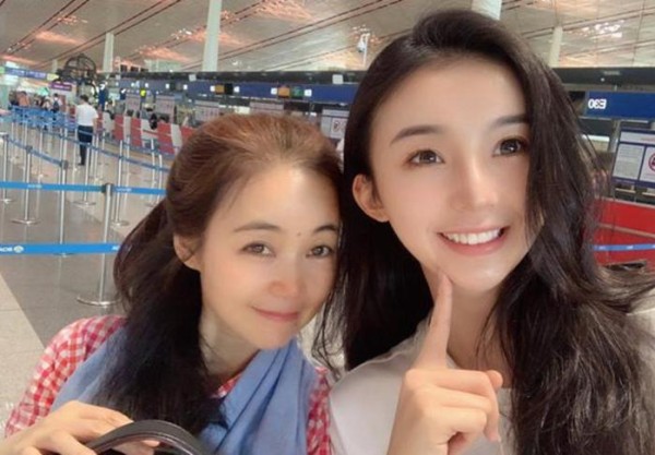 NBA主持人张曼源现状，与多位球员关系融洽，继承妈妈的遗传基因