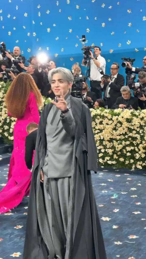 崔胜澈MetGala红毯生图来了 太帅喽