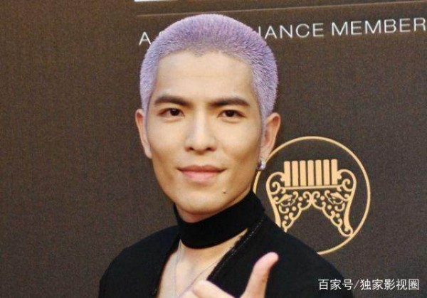 明星经纪人是个令人羡慕的职业，因为可以与爱豆日久生情