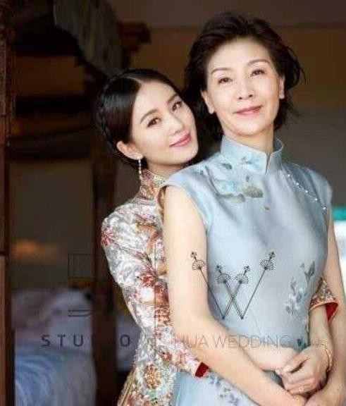 盘点娱乐圈高颜值母女，进来看看谁的妈妈更漂亮吧！