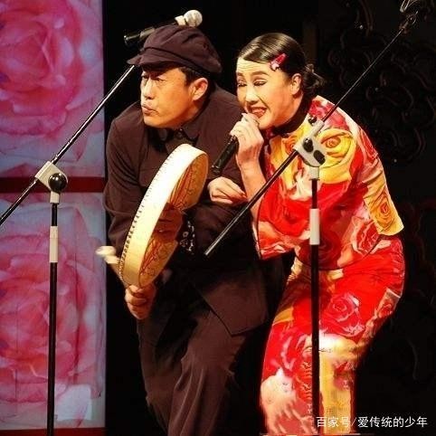 赵本山对二人转艺术有过无功，其弟子多为二人转演员，如今皆捞金