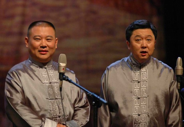 原本是郭德纲的两个徒弟，如今却成师弟，相声界辈分真乱
