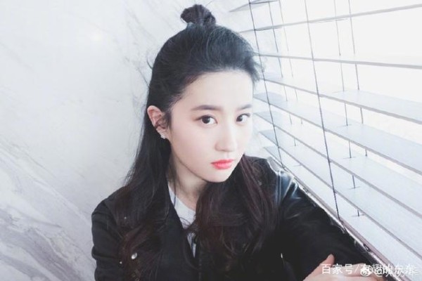 刘亦菲自爆拍戏时受到外界因素影响，好友冯绍峰力挺刘亦菲