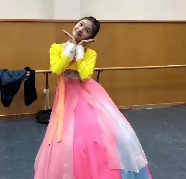 舞蹈学院出道，谋女郎崭露头角，刘浩存演艺之路揭秘