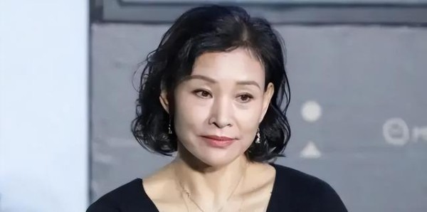 上赶着巴结加入美籍，老年却又回国当演员，这几位明星太难堪！