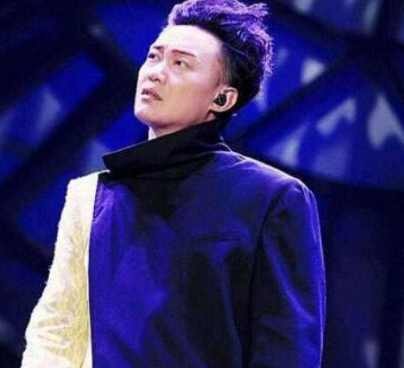 华语乐坛五大歌手排名，陈奕迅王菲垫底，第一名称之为“歌神”