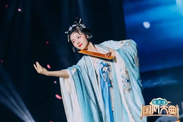汉服破圈，是怎么做的？又是什么在推动的？