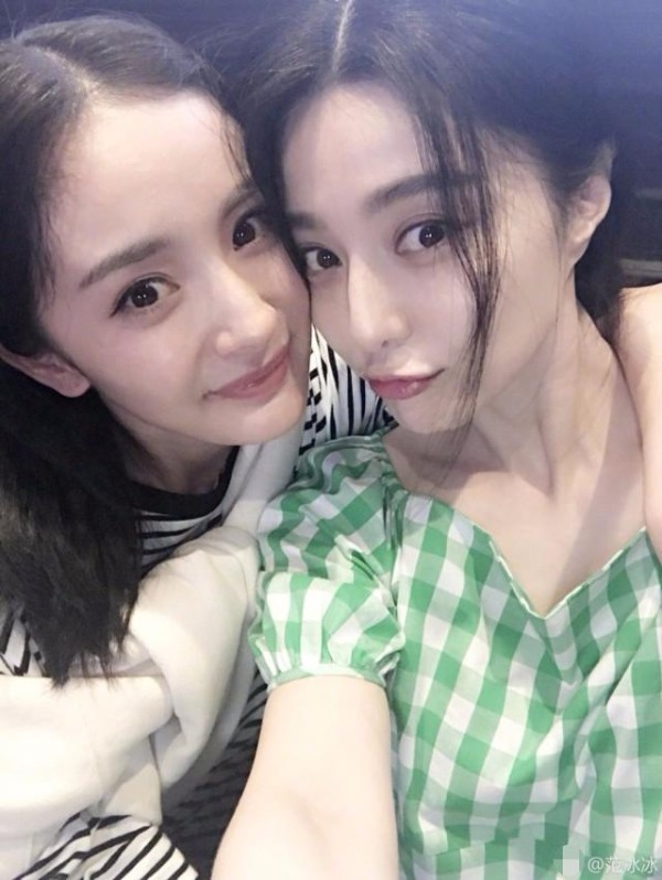 杨幂31岁生日，范冰冰晒亲密贴脸合照送祝福