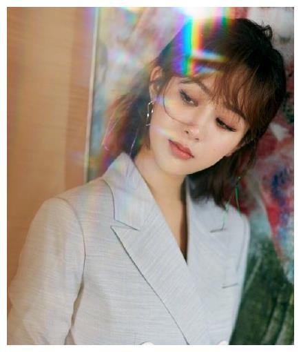 最新艺人新媒体指数榜单：杨幂第十，王俊凯第六，榜首实至名归