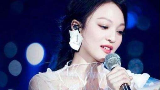 张韶涵深情演唱《阿刁》，开口头皮发麻，网友：比赵雷唱的有味道