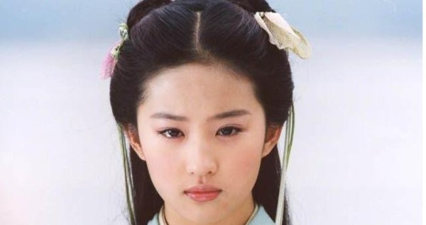 如何客观评价刘亦菲的长相？