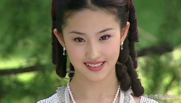 回顾：刘亦菲旧照曝光，青春灵动宛如仙女下凡，连头发丝都那么美