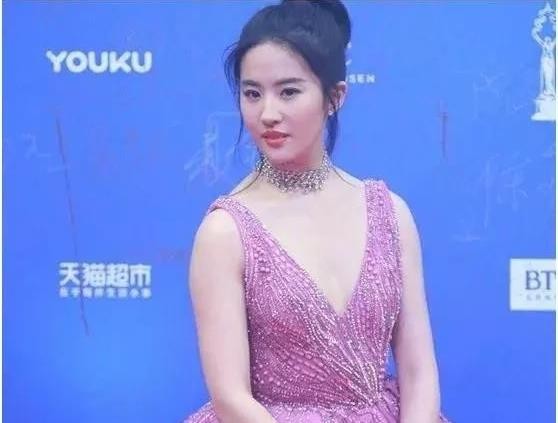 刘亦菲应该搞一下自己的身材，比如健身减肥虽然她胖了但还是美的