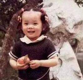 这些明星小时候的照片，杨幂和杨紫的一眼就认出来，她的要看气质