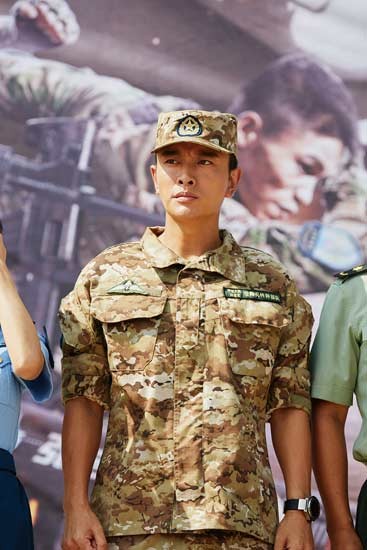 贾乃亮首演军旅题材大戏 《伞兵魂》展现空降兵