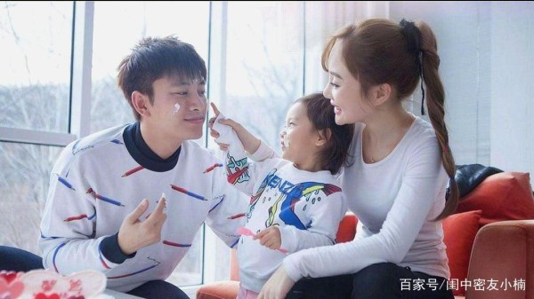 贾乃亮发布离婚声明，李小璐对近期事件公开回应，婚姻需要经营