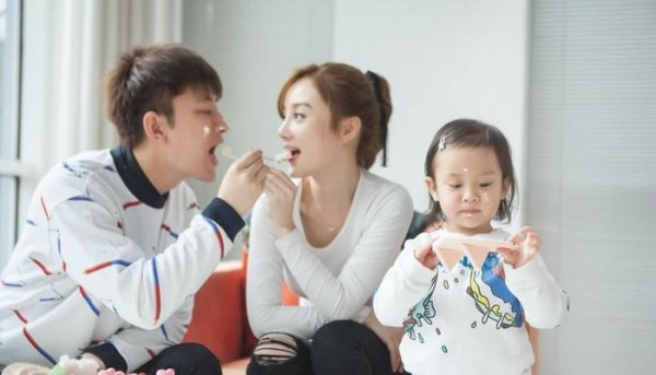 疑贾乃亮李小璐离婚协议书曝光，离婚原因并不是出轨