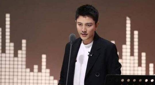 贾乃亮新恋情曝光，这次事业爱情双丰收，终于彻底告别李小璐