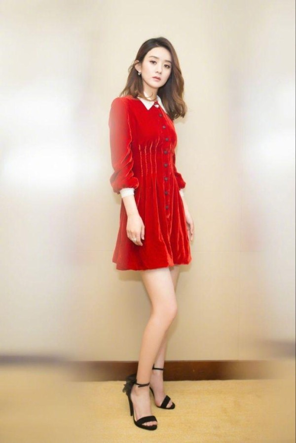 时尚界的赵丽颖8款裙子，演绎不同的时尚风格，还是第三款最性感