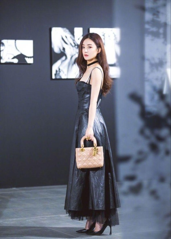 时尚界的赵丽颖8款裙子，演绎不同的时尚风格，还是第三款最性感