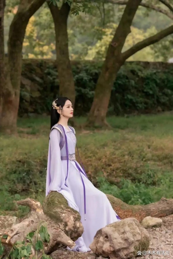 赵丽颖紫纱古装造型惊艳登场，灵动美腻，罗裙飘逸自带仙气
