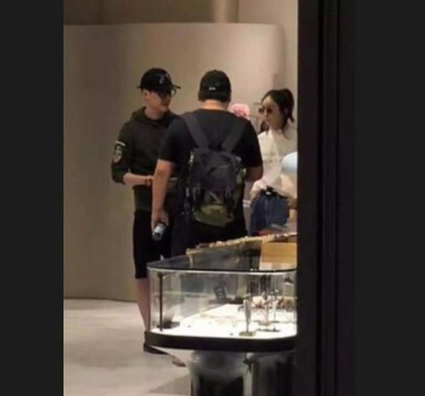 赵丽颖官宣结婚时间亮点多，一个细节证明爱惨冯绍峰