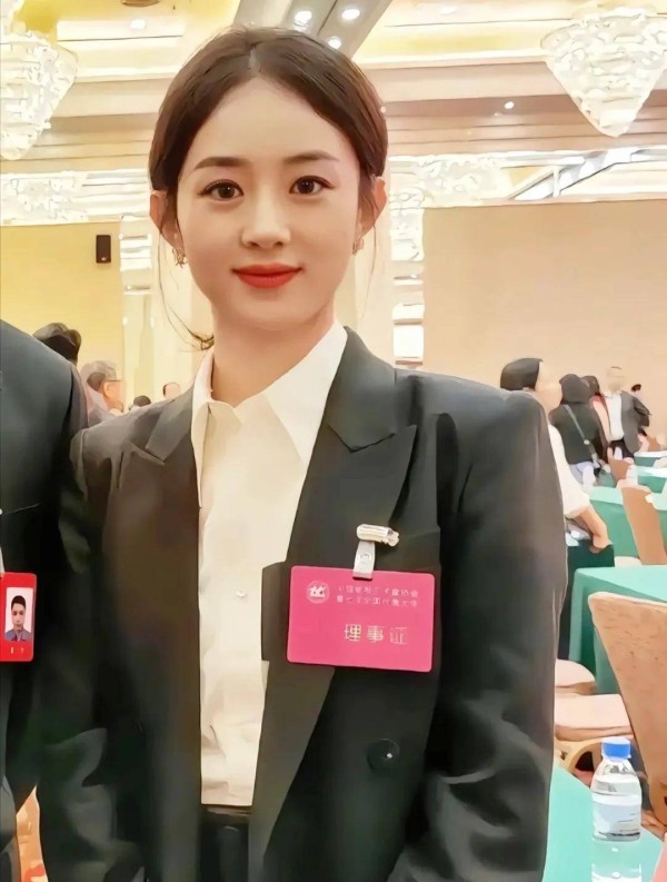 赵丽颖离婚真相：婆婆一句话撕碎豪门婚姻，冯绍峰的反应太扎心