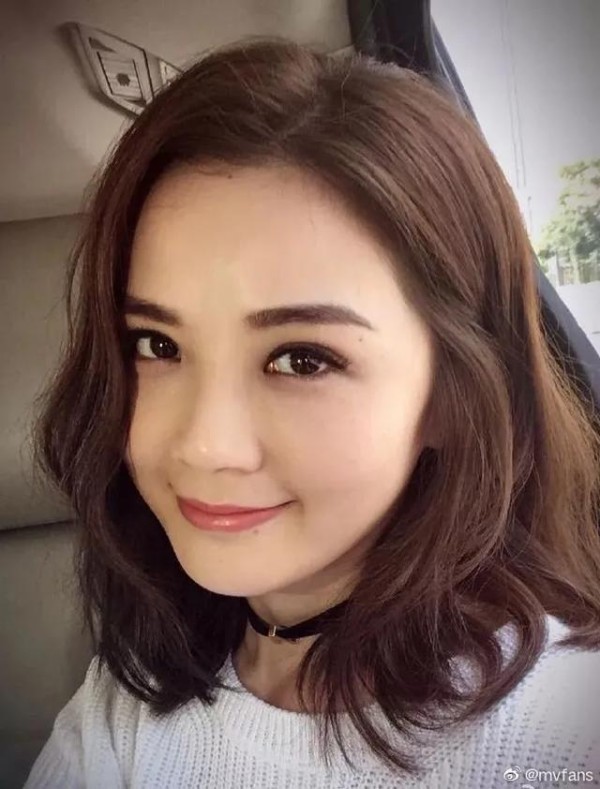 十大傻白甜女明星，赵丽颖最出名，谭松韵不老，张含韵16年不变