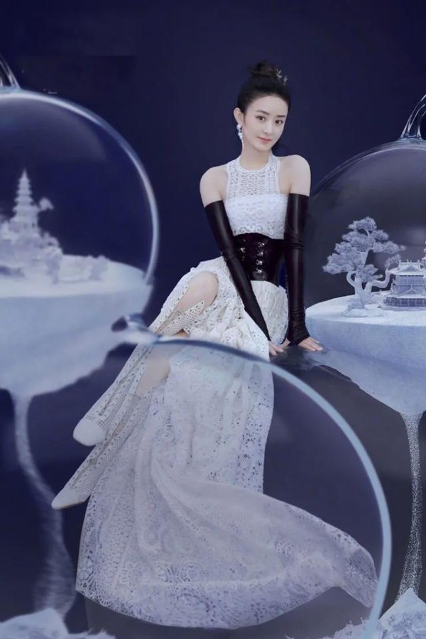 赵丽颖时尚大片来袭，秒变时尚辣妈展现真正东方美