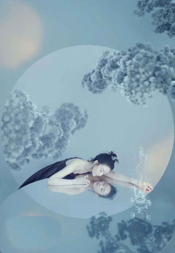 赵丽颖时尚大片来袭，秒变时尚辣妈展现真正东方美